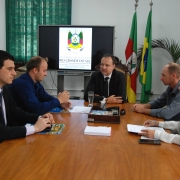 Comitiva do município de Quatro Irmãos foi recebida pelo secretário adjunto Luiz Fernando Rodriguez Junior