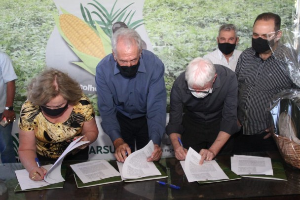 O termo de cooperação técnica interinstitucional foi assinado durante a Abertura da Colheita do Tabaco pelo Sinditabaco, Afubra, Secretaria da Agricultura, Pecuária e Desenvolvimento Rural, Farsul e Fetag/RS.